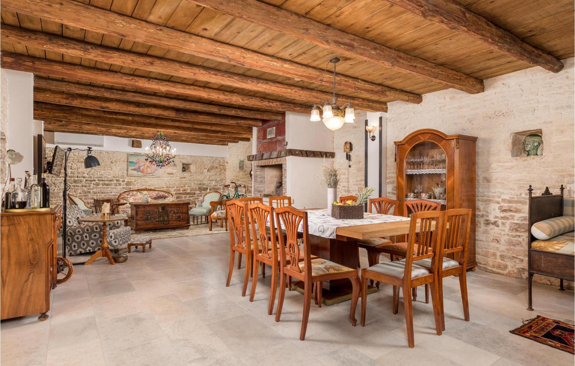Amazing Home In Foli With Kitchen Exteriér fotografie