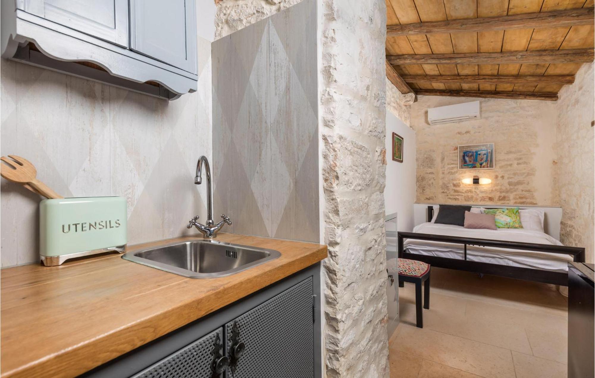 Amazing Home In Foli With Kitchen Exteriér fotografie